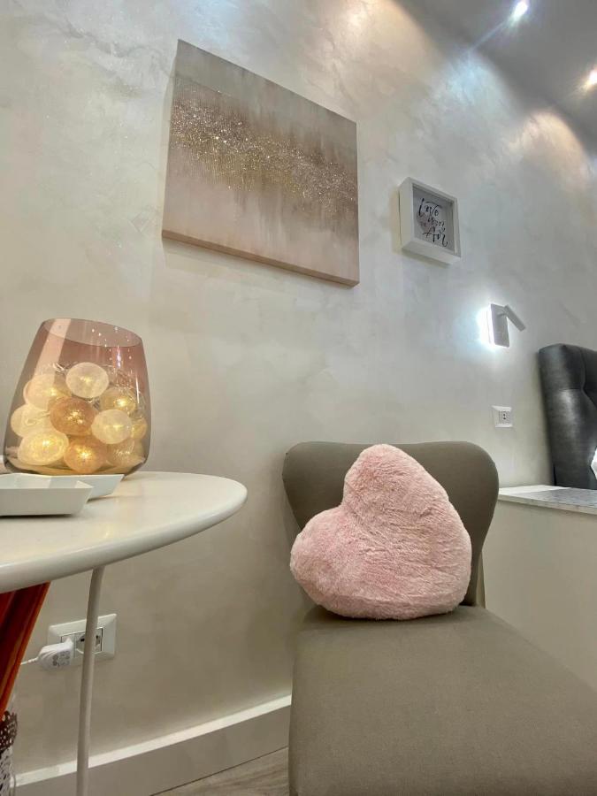 Apartment Close To The Coloseum, 2 Minutes Walk From Metro A Exterior photo